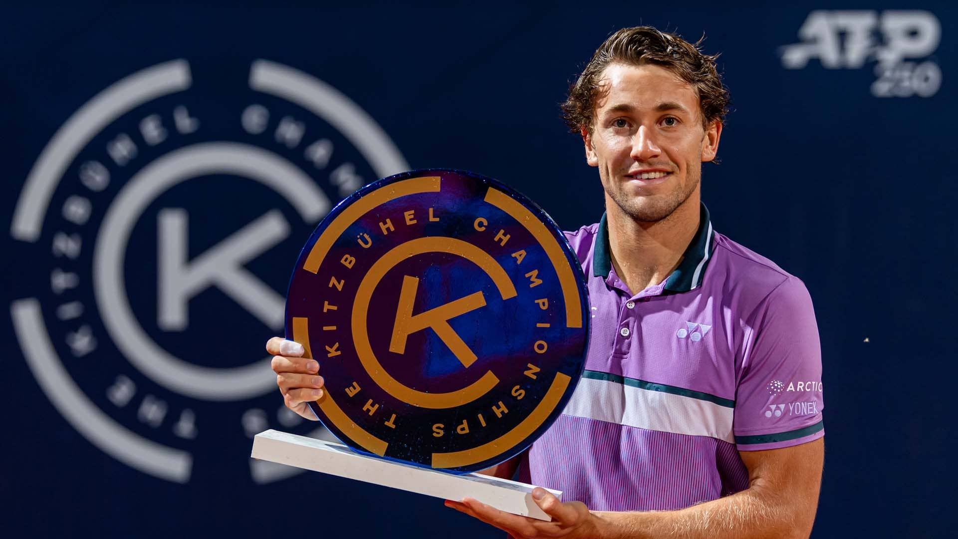 ruud-kitzbuhel-2021-trophy