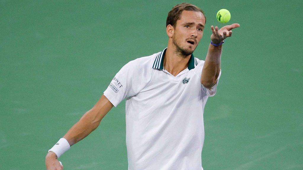 medvedev-indian-wells-2021-saturday-serve