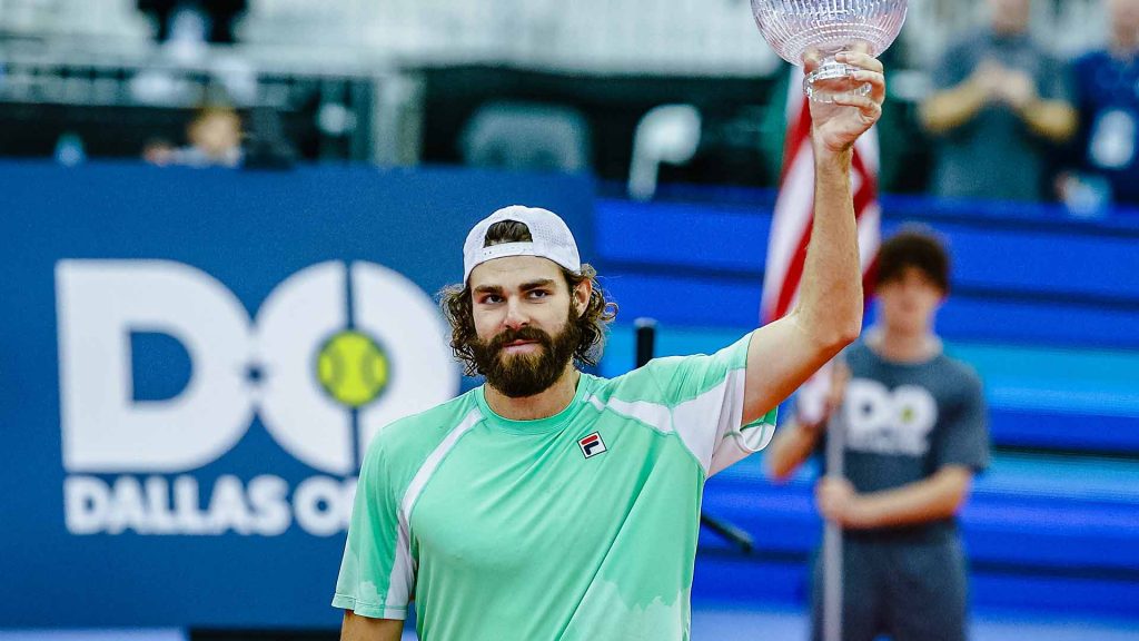 opelka-dallas-2022-trophy